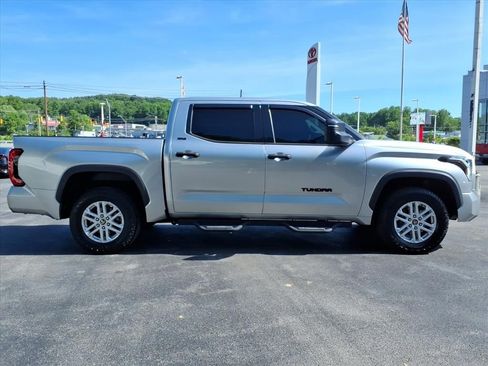 Used 2022 Toyota Tundra SR5 w/ SR5 Convenience Package AWD/4WD image 3