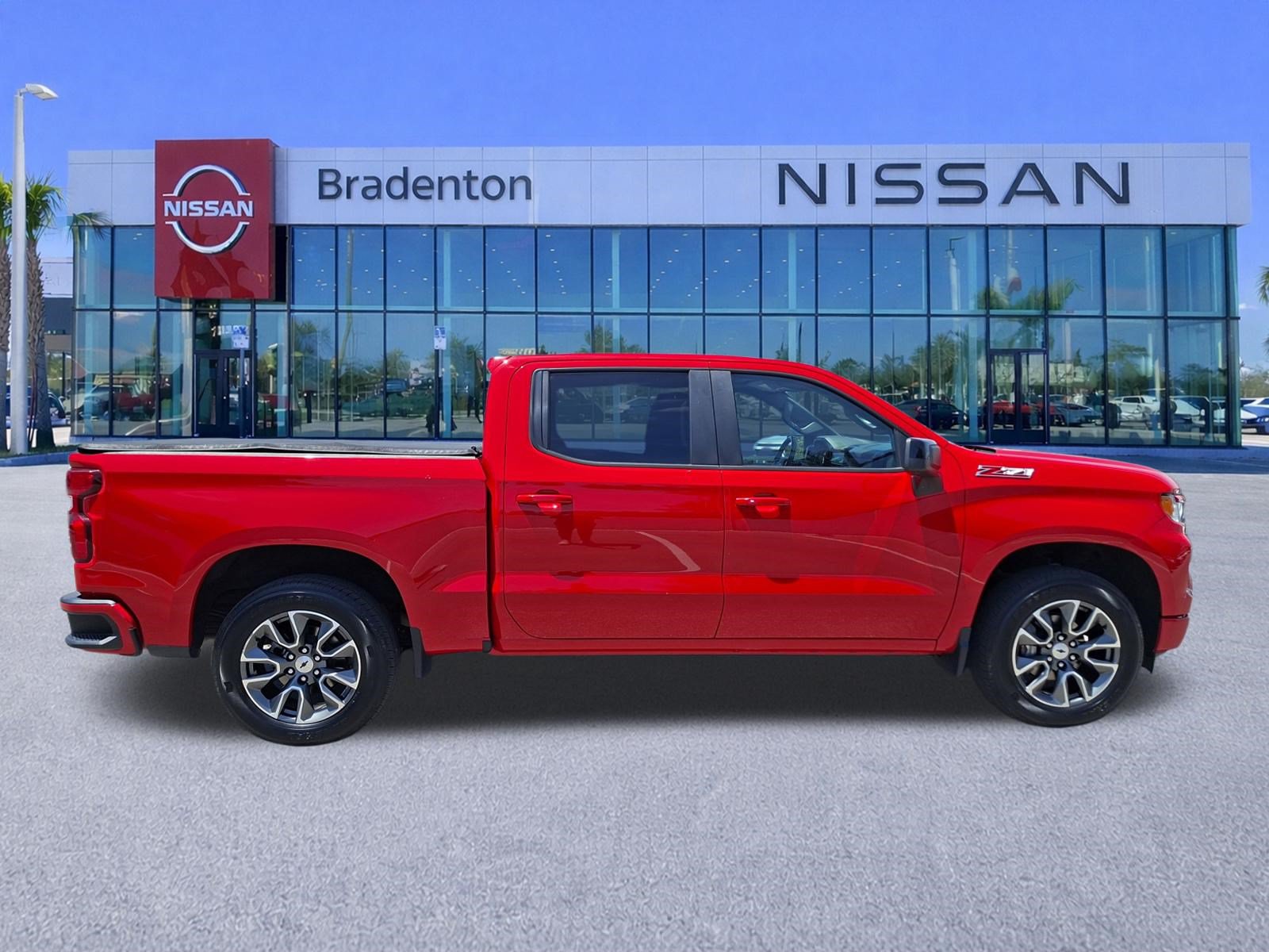 Used 2023 Chevrolet Silverado 1500 RST AWD/4WD image 4