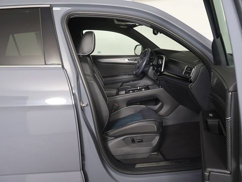 Used 2024 Volkswagen Atlas Cross Sport SEL Premium R-Line AWD/4WD image 34