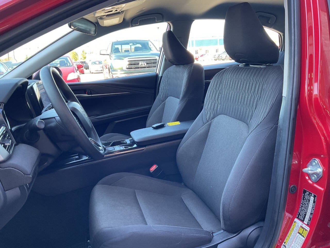 Used 2025 Toyota Camry LE FWD image 15