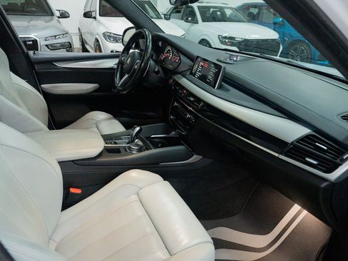Used 2015 BMW X5 M image 32