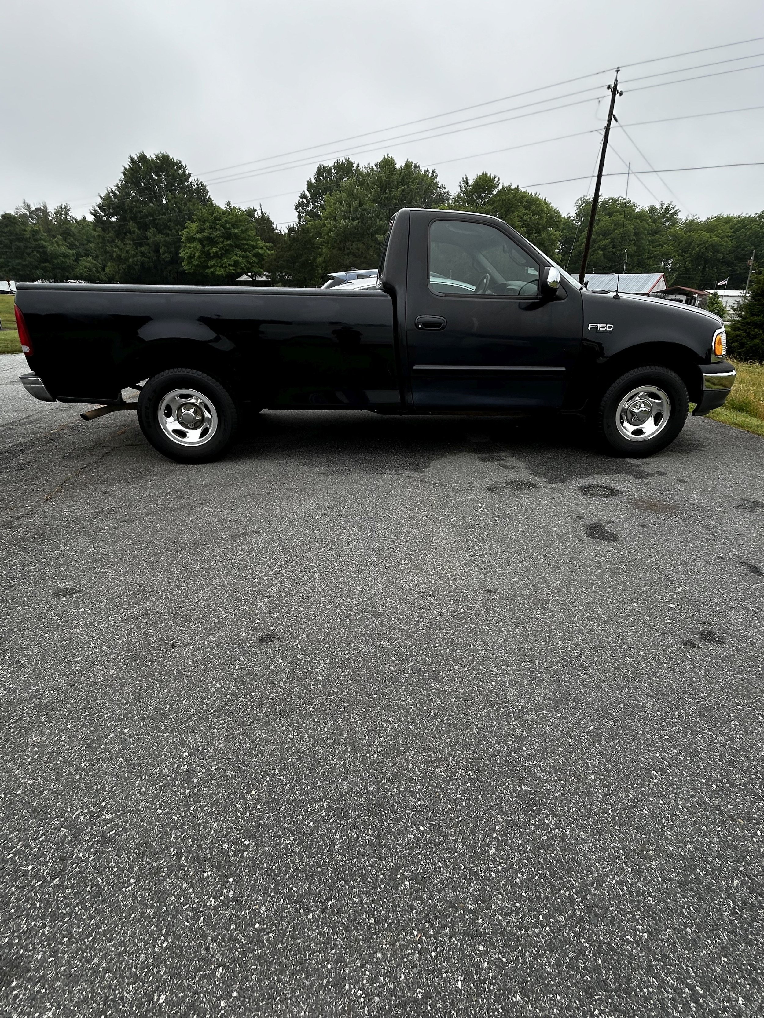 Used 2001 Ford F150 XL RWD image 1
