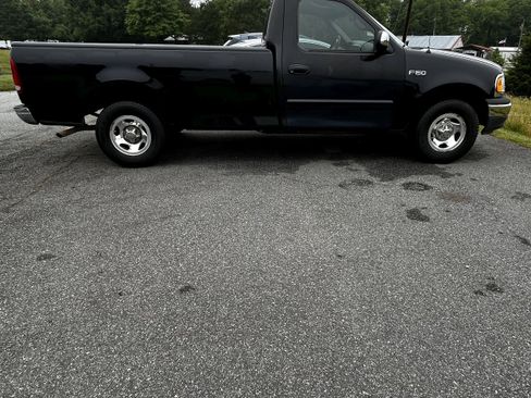 Used 2001 Ford F150 XL RWD image 1