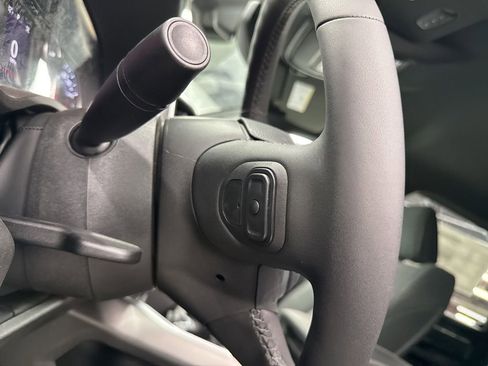 New 2026 RAM 1500 4x4 Crew Cab image 21