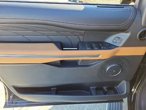 Certified 2024 Ford Expedition Platinum image 22