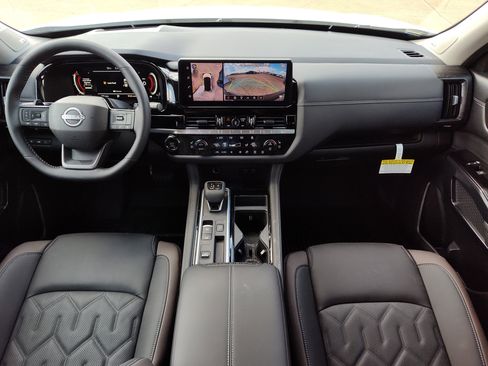 New 2026 Nissan Pathfinder Platinum image 11