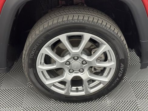 Used 2023 Jeep Compass Latitude image 10