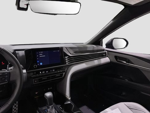 Used 2025 Toyota Camry SE w/ Convenience Package FWD image 22