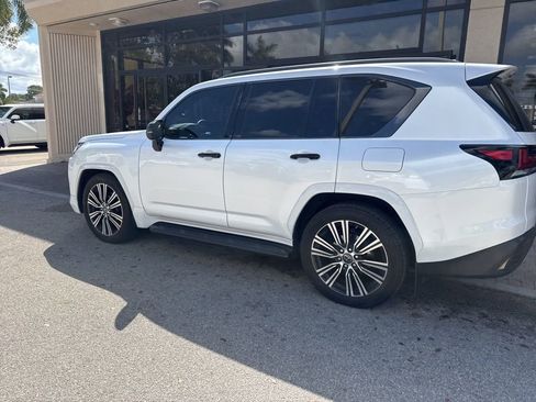 Used 2022 Lexus LX 600 4WD w/ Appearance Package image 8