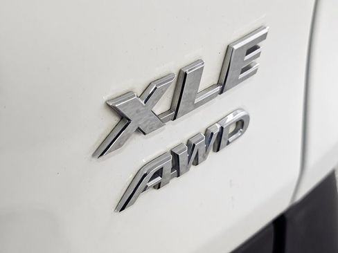 Used 2019 Toyota RAV4 XLE w/ All Weather Liner Package AWD/4WD image 27