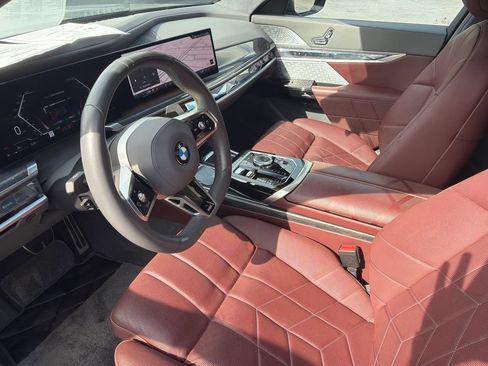 Used 2023 BMW 760i xDrive w/ Executive Package AWD/4WD image 9