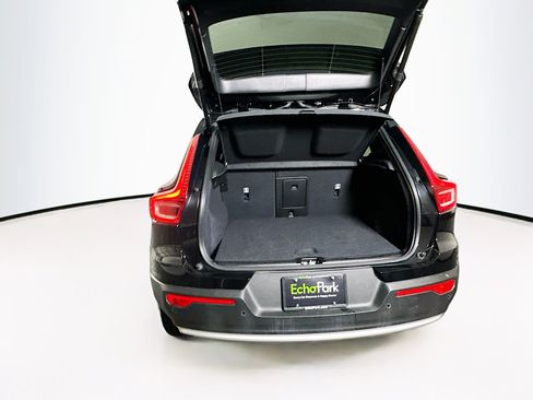 Used 2025 Volvo XC40 B5 Core image 29