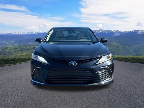 Used 2022 Toyota Camry XLE w/ Carpet Mat Package (TMS) AWD/4WD image 9