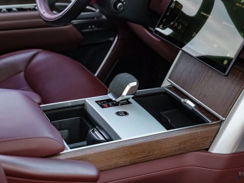 Used 2024 Land Rover Range Rover SE image 55