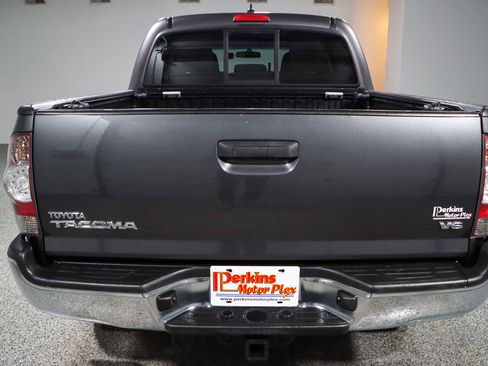 Used 2015 Toyota Tacoma 4x4 Double Cab image 8