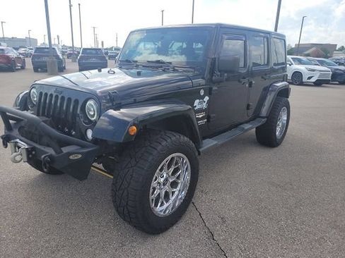 Used 2013 Jeep Wrangler Unlimited Sahara w/ Connectivity Group AWD/4WD image 3