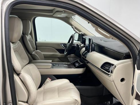 Used 2020 Lincoln Navigator Reserve w/ Luxury Package AWD/4WD image 38