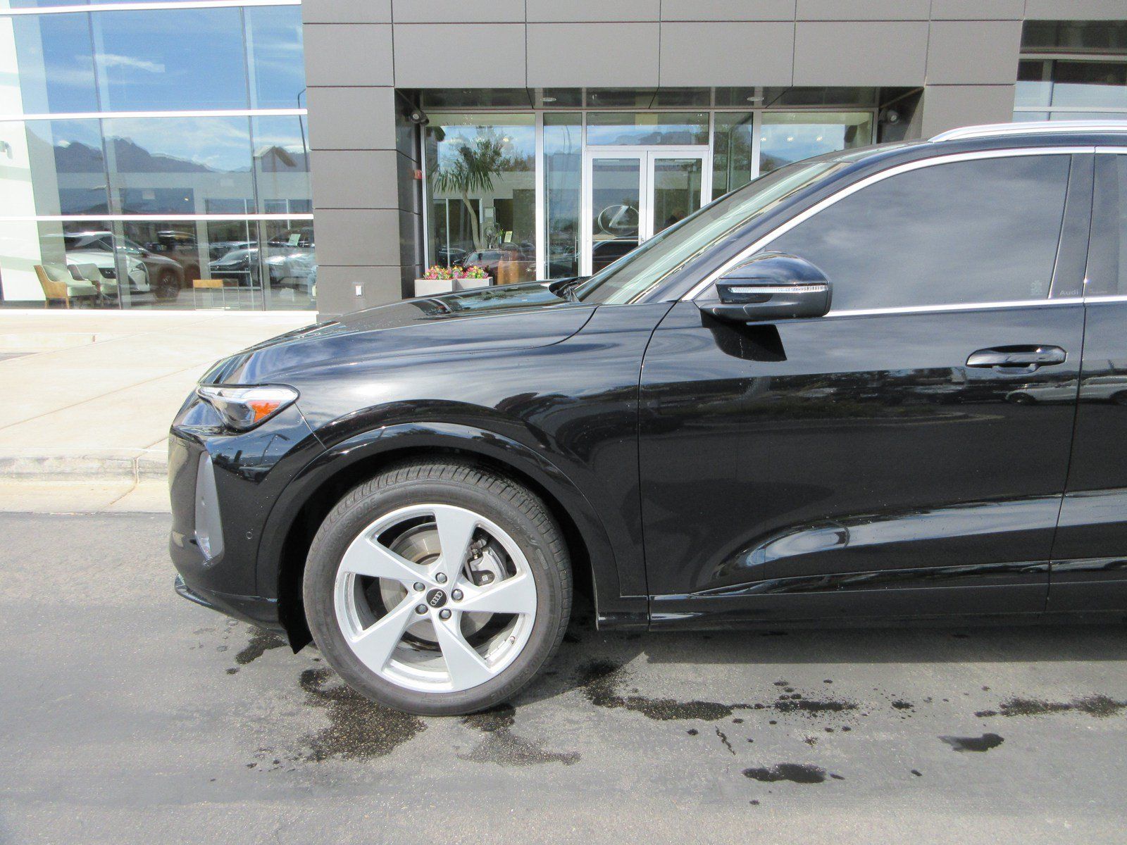 Used 2025 Audi Q5 Prestige AWD/4WD image 2