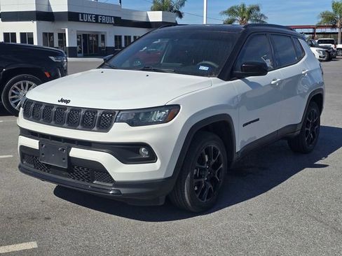 Used 2023 Jeep Compass Altitude image 10