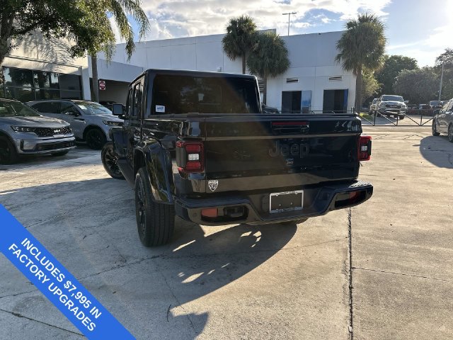 Used 2023 Jeep Gladiator Overland AWD/4WD image 12