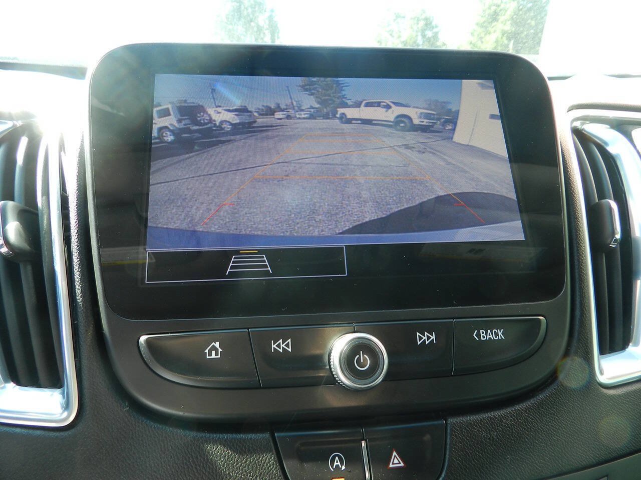 Used 2021 Chevrolet Malibu LT FWD image 16