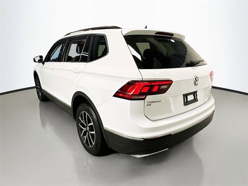 Used 2021 Volkswagen Tiguan SE w/ Panoramic Sunroof Package image 6