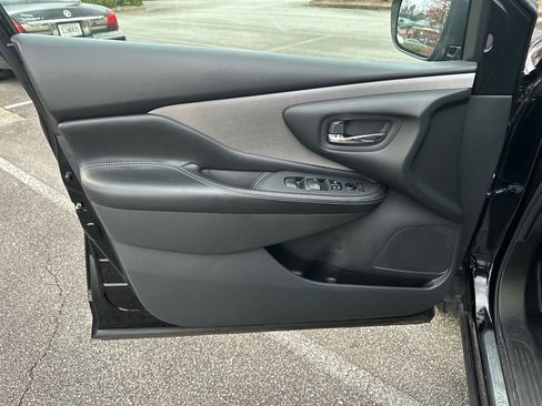 Used 2023 Nissan Murano SV image 10