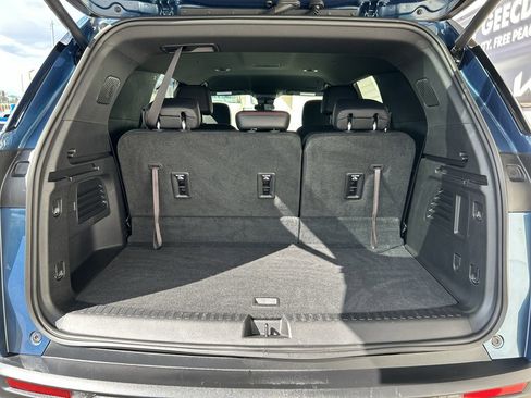 Used 2025 Chevrolet Traverse Z71 w/ LPO, Floor Liner Package AWD/4WD image 16