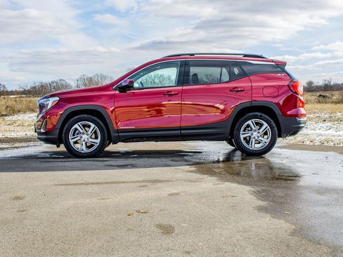 Used 2020 GMC Terrain SLE w/ Driver Convenience Package image 5