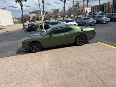 Used 2021 Dodge Challenger R/T w/ Blacktop Package image 2