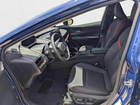 New 2025 Toyota Prius Plug-In Hybrid FWD image 4