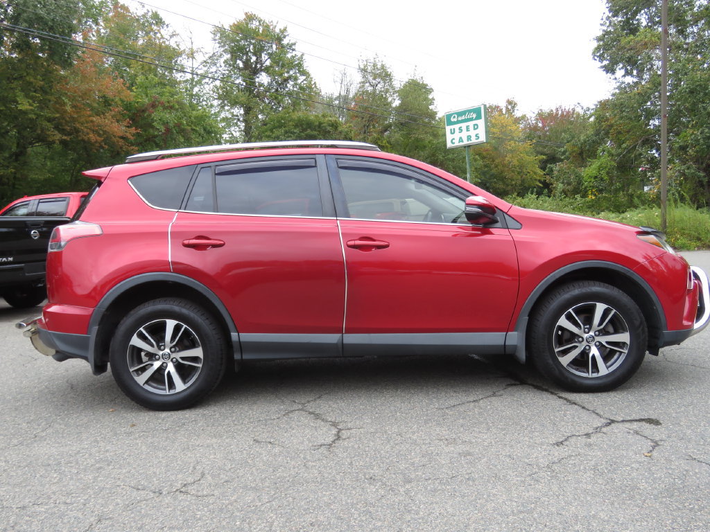 Used 2017 Toyota RAV4 XLE w/ Carpet Mat Package AWD/4WD image 4