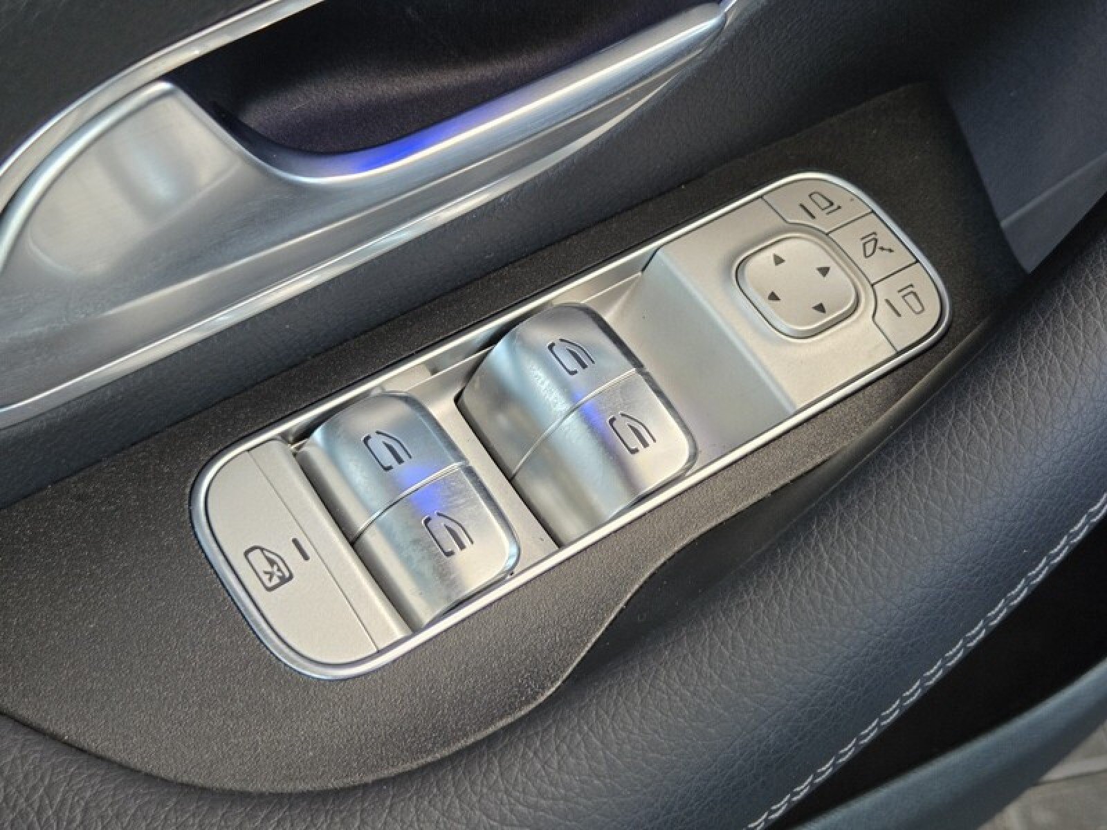 Certified 2025 Mercedes-Benz GLE 350 4MATIC image 24