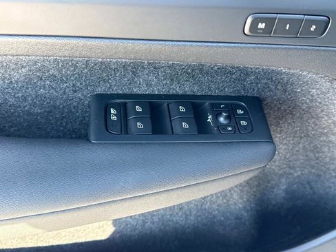 Certified 2024 Volvo C40 P8 Recharge Ultimate image 17