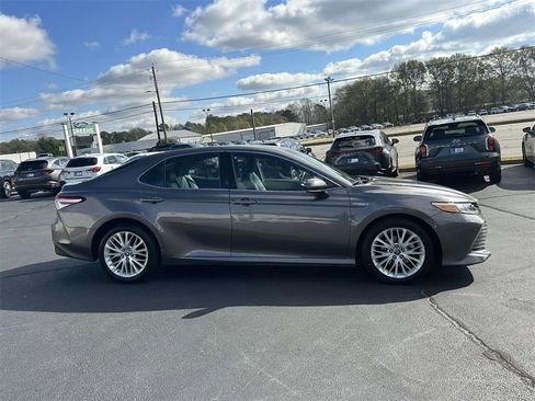 Used 2018 Toyota Camry XLE image 26