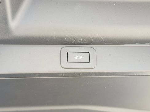 Used 2025 Land Rover Range Rover SE image 34