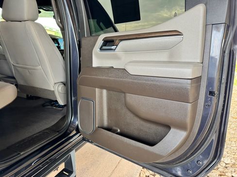 Used 2022 Chevrolet Silverado 1500 LT w/ Z71 Off-Road Package AWD/4WD image 22