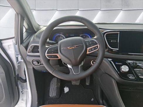 New 2026 Chrysler Pacifica Pinnacle image 30