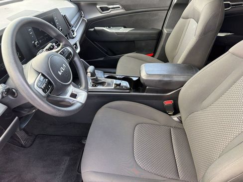 Used 2025 Kia Sportage LX FWD image 23