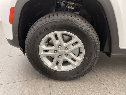 New 2025 Jeep Grand Cherokee Laredo w/ Trailer Tow Package image 8