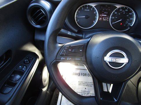 Used 2024 Nissan Kicks S image 12