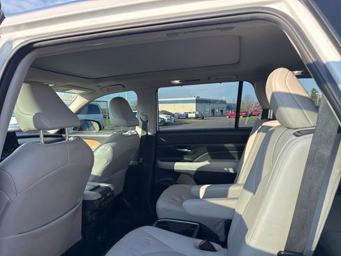 Certified 2024 Toyota Grand Highlander AWD image 7