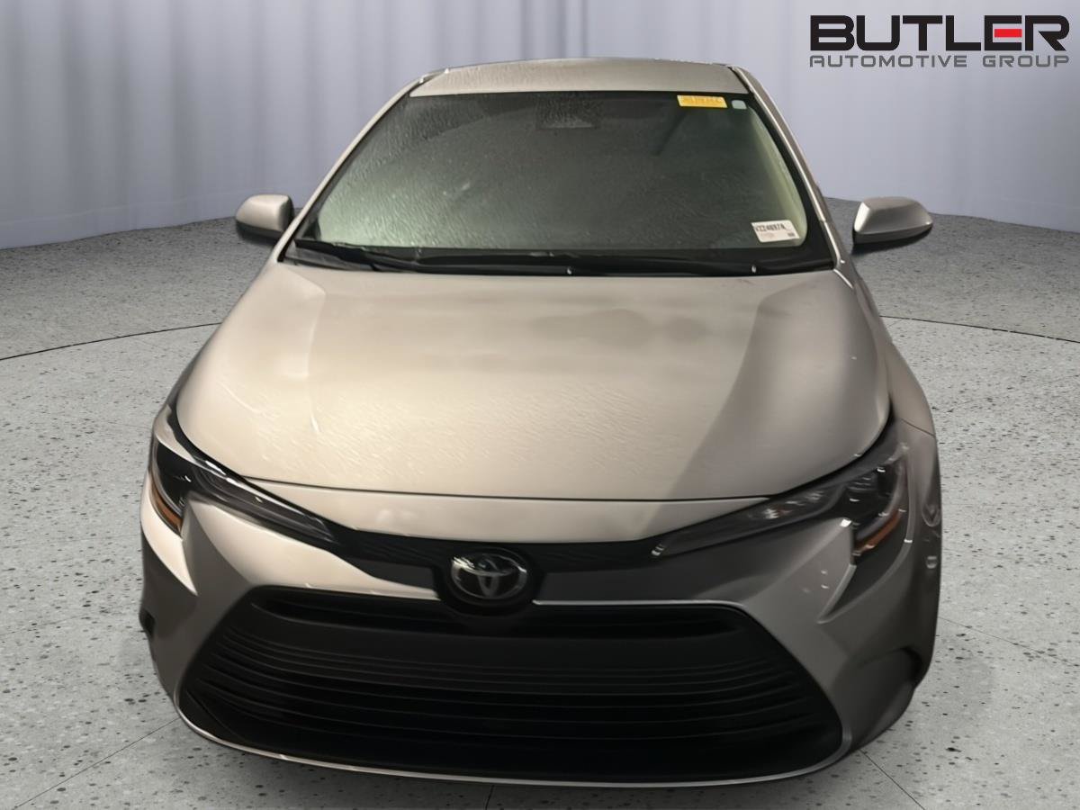 Certified 2025 Toyota Corolla LE w/ Convenience Package FWD image 3