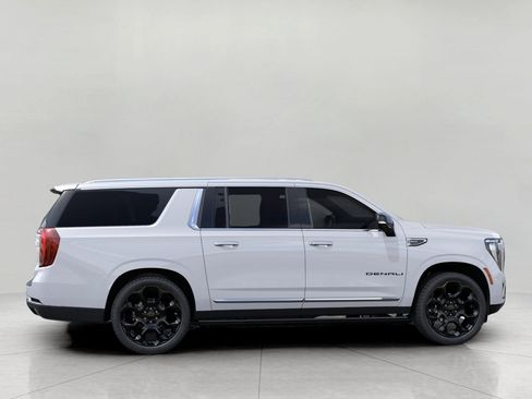 Used 2026 GMC Yukon XL Denali w/ Denali Reserve Package AWD/4WD image 5