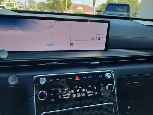 Used 2025 Genesis GV80 3.5T image 22