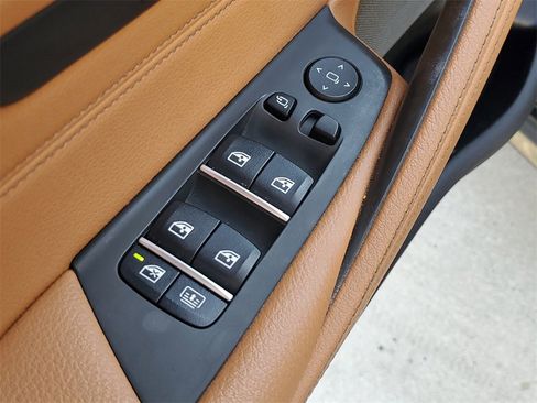 Used 2021 BMW M550i xDrive w/ Executive Package image 23