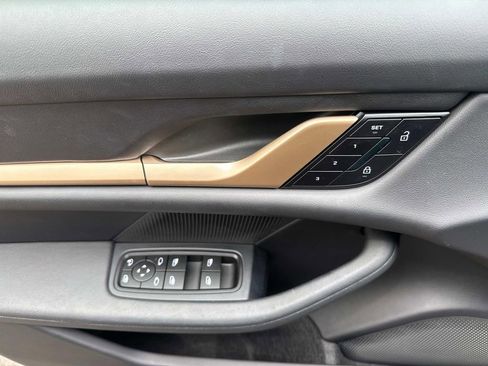 Used 2025 Porsche Taycan 4S image 21