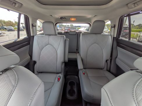 Certified 2025 Toyota Highlander Platinum AWD/4WD image 25