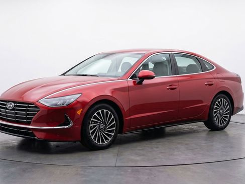 Used 2025 Hyundai Sonata SEL FWD image 2