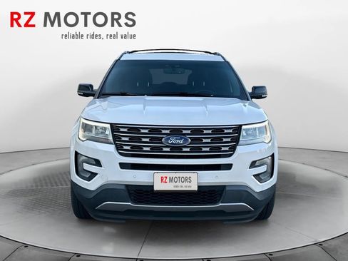 Used 2017 Ford Explorer XLT w/ Equipment Group 202A image 8